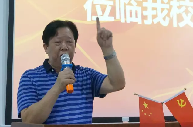 长沙市委政研室机关党委书记王小平同志来我校讲学